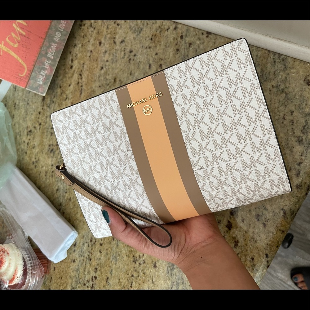 New😍 beautiful Mk large clutch - Picture 6 of 9